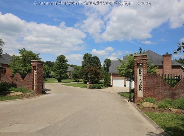 3028 Cliffside Road, Hurricane, WV 25526