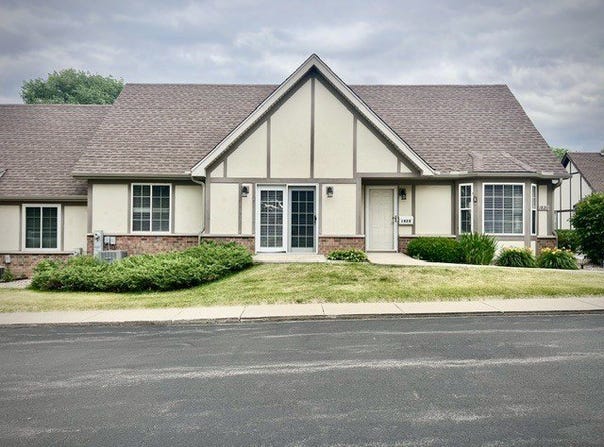 1820 Willow Circle Drive, Crest Hill, IL 60403