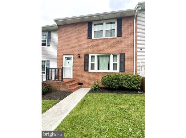 8 Biggs Drive, Front Royal, VA 22630