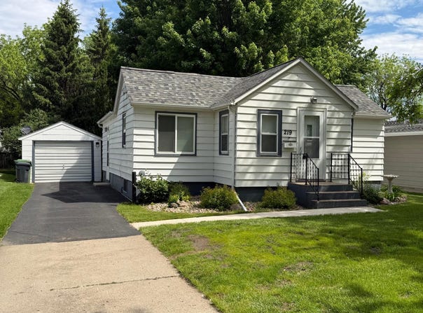 219 10th Avenue, Worthington, MN 56187