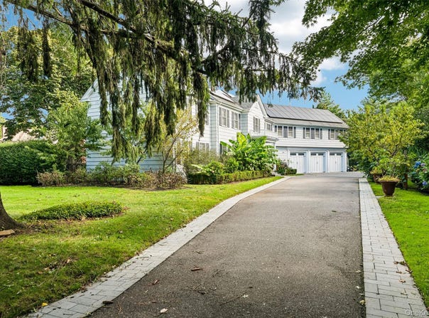 1325 Harbor Road, Hewlett Harbor, NY 11557