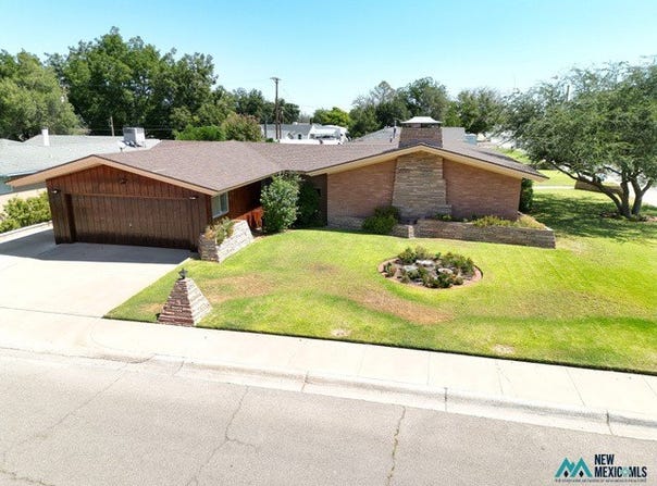806 W Hermosa Dr, Artesia, NM 88210-2734