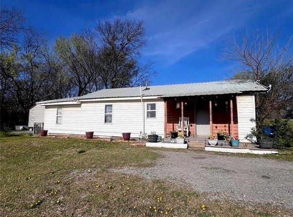 31 W 8th Street, Kiowa, OK 74553