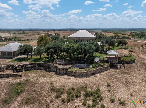 6887 Von Ormy Road, Von Ormy, TX 78073
