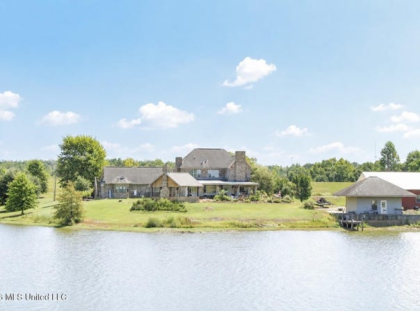 1037 Wellington Ridge Drive, Grenada, MS 38901