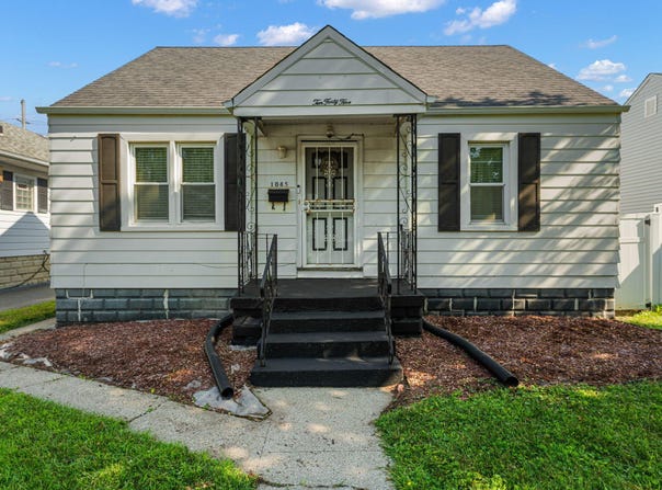 1045 177th Place, Hammond, IN 46324