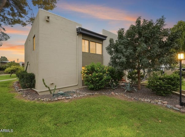 4201 E CAMELBACK Road, Phoenix, AZ 85018