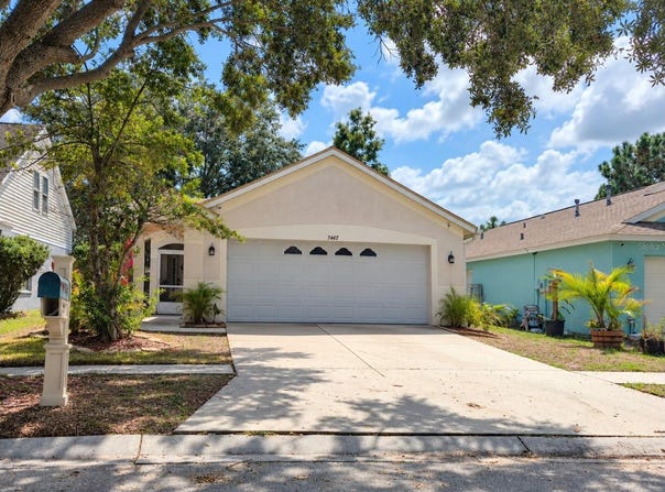 7442 OXFORD GARDEN CIR, APOLLO BEACH, FL 33572