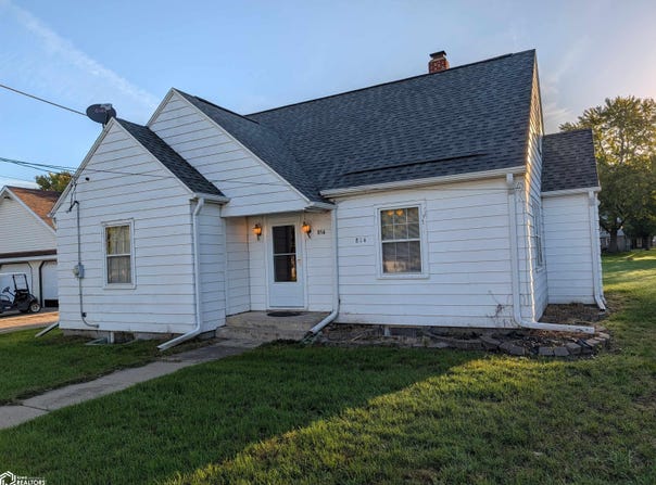 814 Elm St, Correctionville, IA 51016