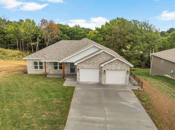 959 Cochise Drive, Holts Summit, MO 65043