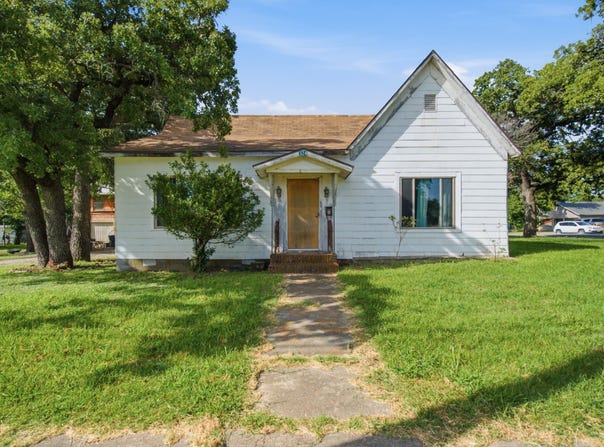 324 W Ross Avenue, De Leon, TX 76444