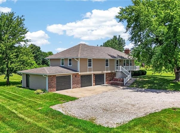 10508 E 241st Ter, Peculiar, MO 64078
