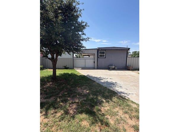 2012 E Pine Ave, Midland, TX 79705
