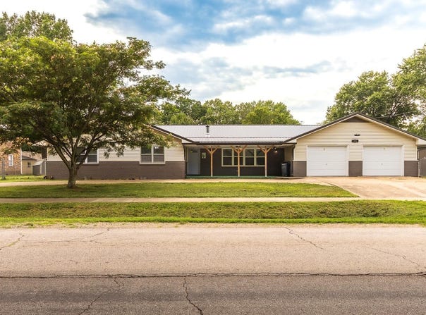 305 N Main Street, Green Ridge, MO 65332