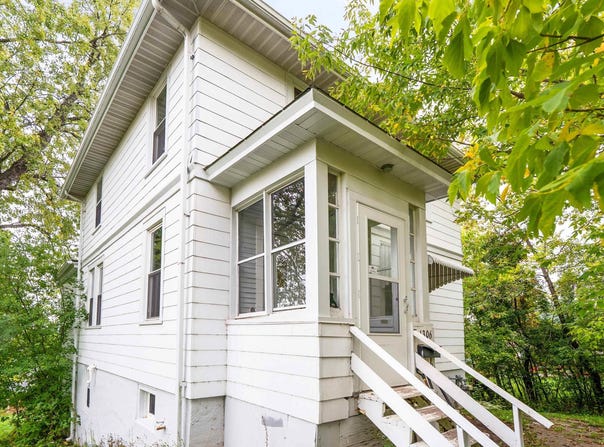 1306 E 11th St, Duluth, MN 55805-1560