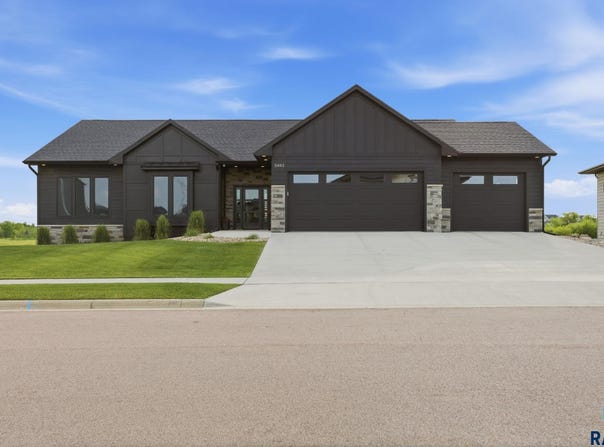5443 W Colonial Ct, Sioux Falls, SD 57107