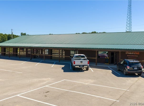 6285 N State Hwy 7, Roach, MO 65787