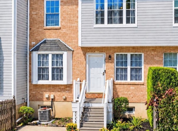 4877 Hawthorne Ln, Hamilton Township, NJ 08330