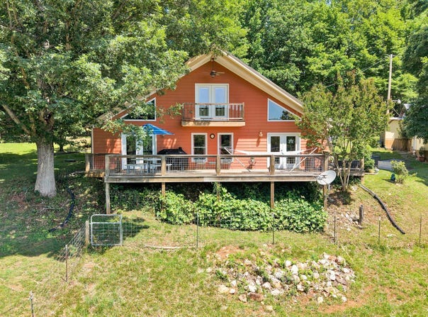517 Elmer Ln, Rocky Mount, VA 24151