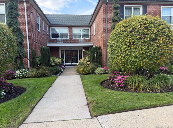 120 S Park Avenue, Rockville Centre, NY 11570