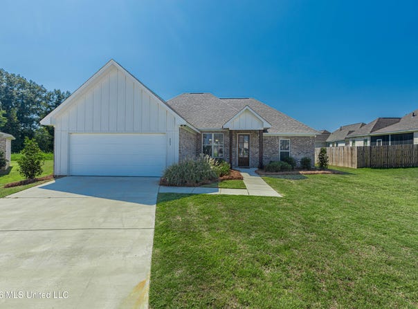 203 Silver Maple Place, Canton, MS 39046