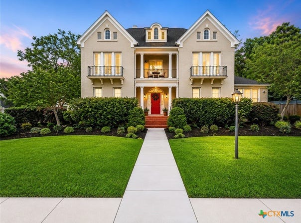 403 E Bowie Street, Luling, TX 78648