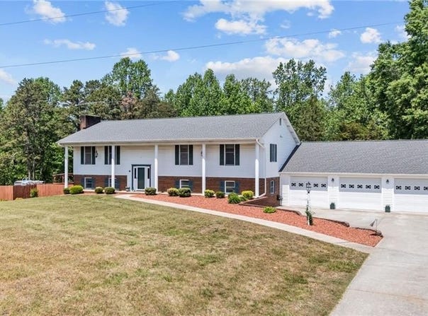 786 Central Road, Clemmons, NC 27012