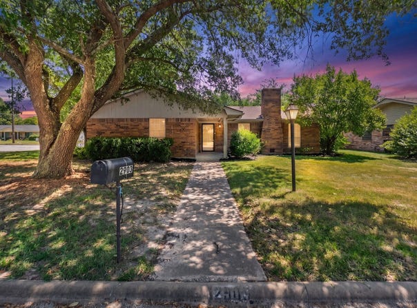 2903 Melmar Park Street, Commerce, TX 75428