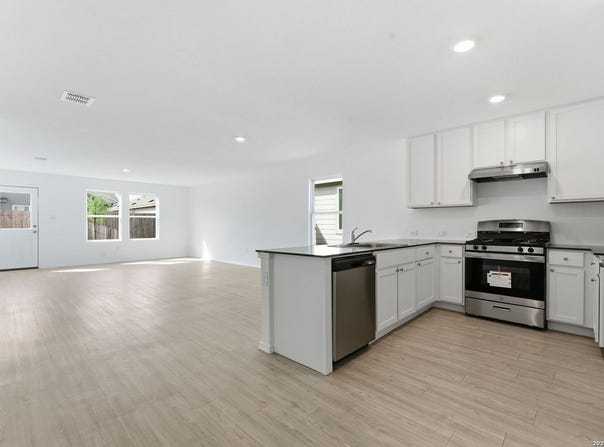 7638 Nessie Trails, San Antonio, TX 78227