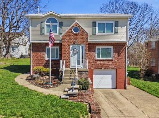 32 HERBST ROAD, Coraopolis, PA 15108