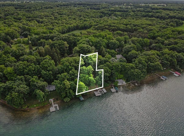 4630 E Gull Lake Drive, Hickory Corners, MI 49060