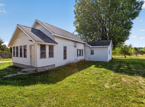 8429 U.S. 10, Chase, MI 49623