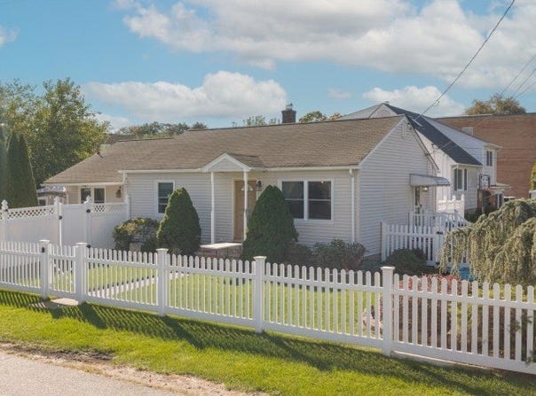 3 6Th Ave, Wanaque Boro, NJ 07420-1021