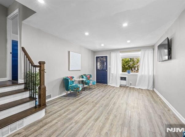 4 Parkside Lane, Bayonne, NJ 07002