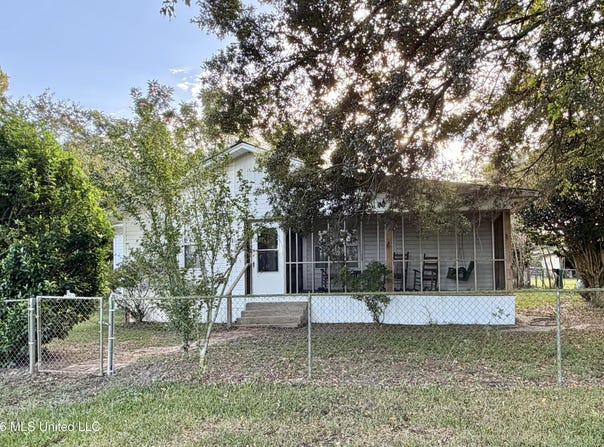 8488 Neely Avera Road, Neely, MS 39461