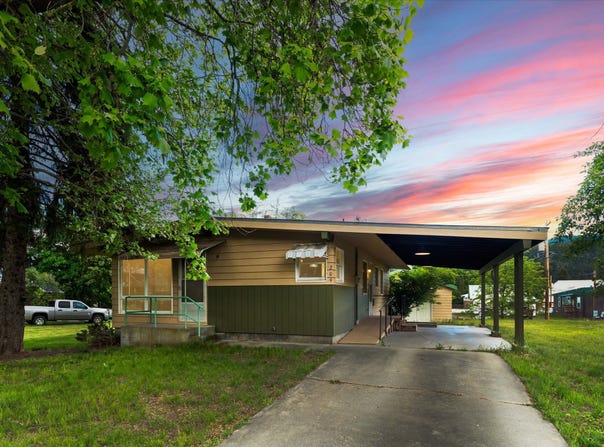 209 E Mineral Avenue, Troy, MT 59935