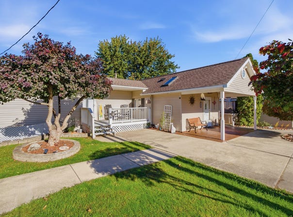 51770 Easy Street, Paw Paw, MI 49079