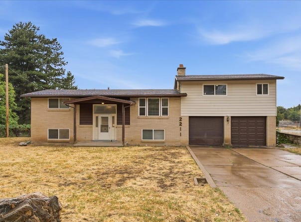 2211 VALLEY Dr, Layton, UT 84040