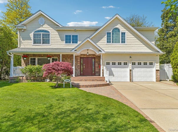 1442 Stevenson Circle, Hewlett, NY 11557