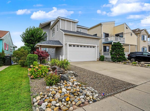 231 S 10th St, Brigantine, NJ 08203