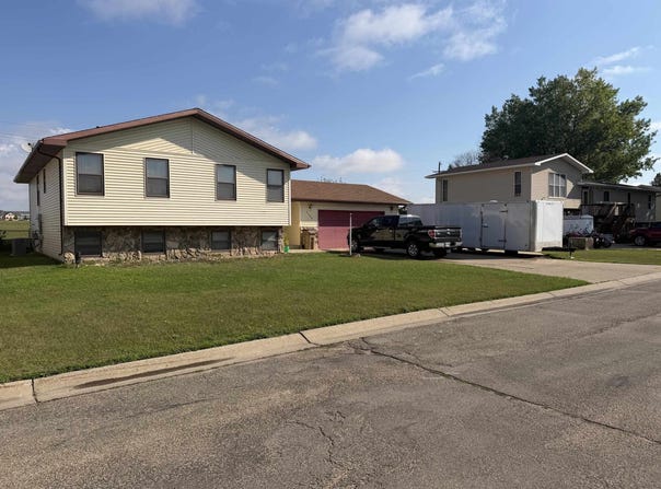 2408 19TH AVE, Minot, ND 58703