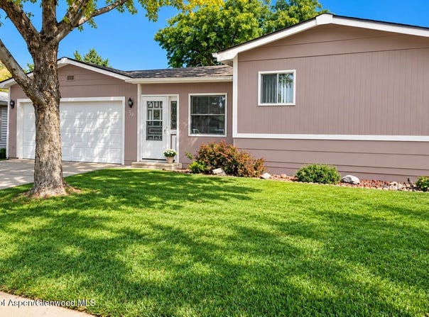 33 W Tamarack Circle, Parachute, CO 81635