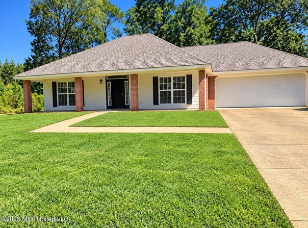 643 County Line Road, Mendenhall, MS 39114