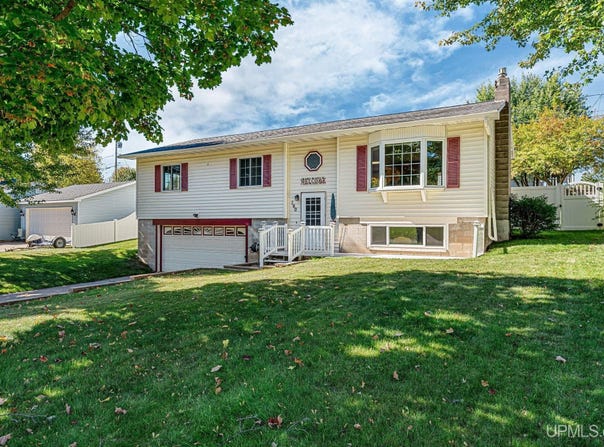 160 S Lilac Street, Ishpeming, MI 49849