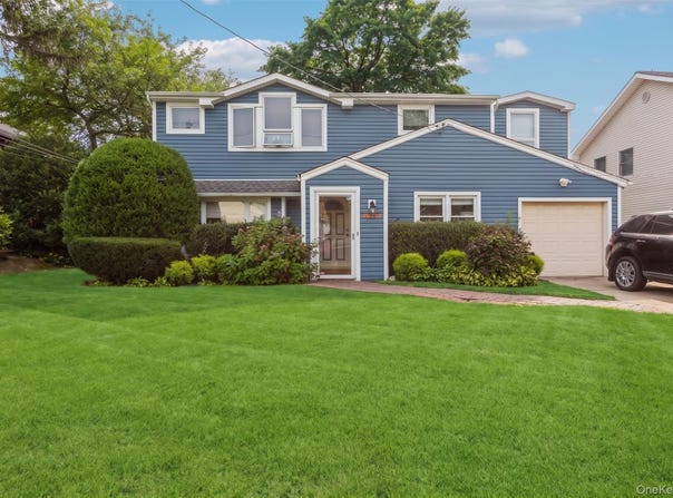 1423 Sturl Avenue, Hewlett, NY 11557