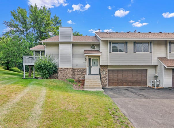 1048 Aston Circle, Burnsville, MN 55337