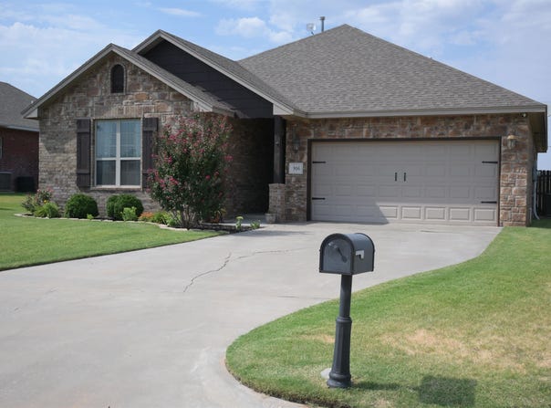 916 N Creek Dr, Woodward, OK 73801