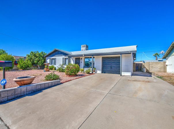 4230 W KALER Drive, Phoenix, AZ 85051