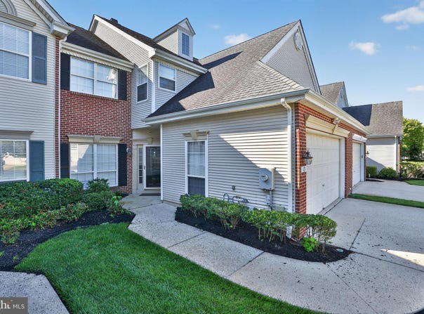 13 GRAND BANKS Circle, EVESHAM, NJ 08053