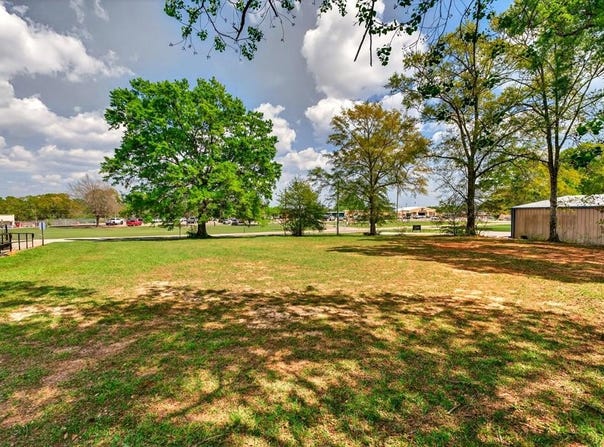 1302 S Main St., Poplarville, MS 39470